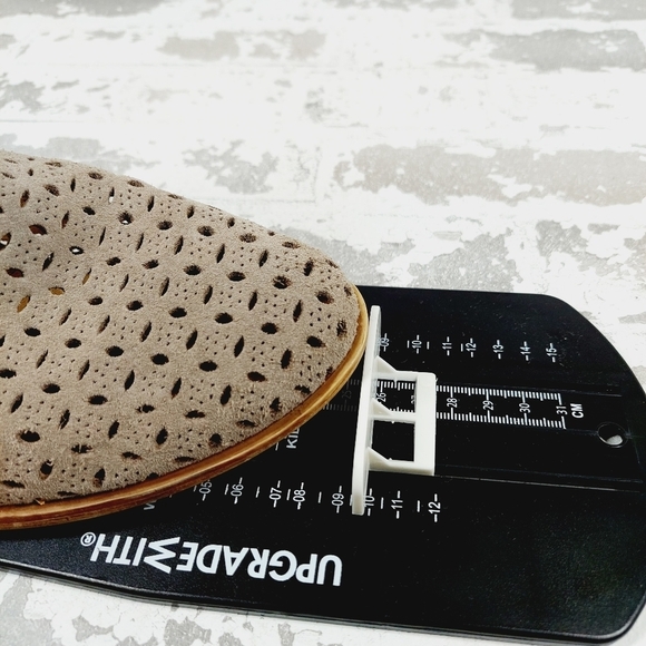 Lucky Brand Bergyn Tan Cream Suede Perforated Back Zip Ankle Booties O712 - Picture 11 of 12